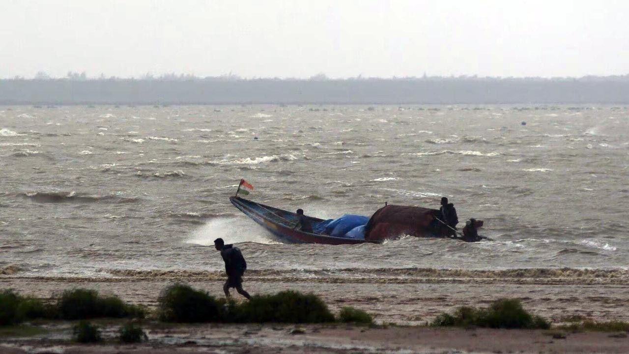 অতিপ্রবল ঘূর্ণিঝড়ে রূপ নিল দানা